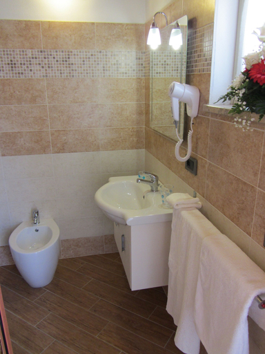 Bathroom 5, Hotel Pedra Ruja, Nuoro