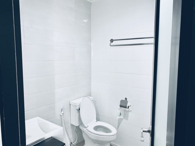 Bathroom 4, Luxsna Residence, Hat Yai