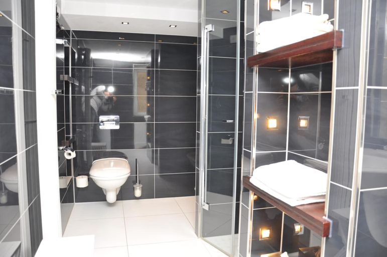 Bathroom 5, Hotel Goldene Sonne, Ilm-Kreis