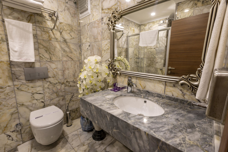Bathroom 5, Andalouse Suite Hotel, Merkez