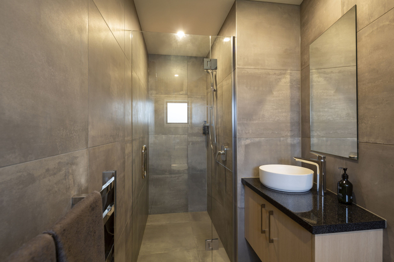 Bathroom 3, Harvest Park Studios, Central Otago