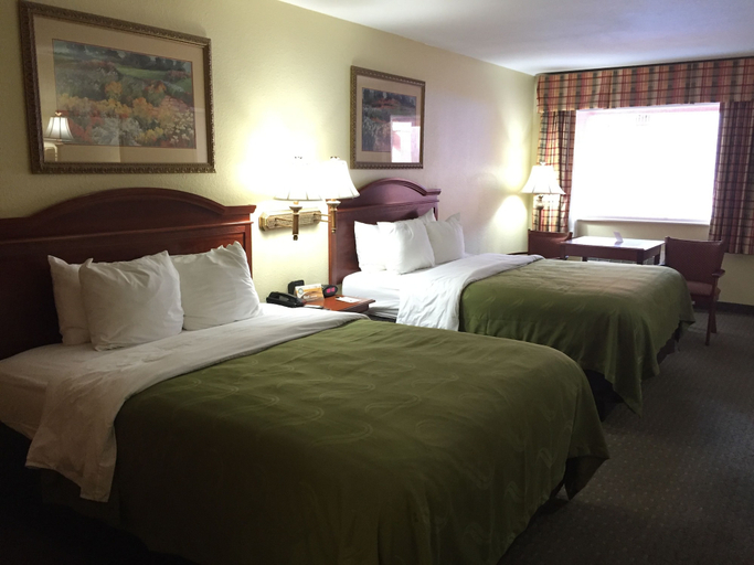 Bedroom 4, Econo Lodge Inn & Suites Eagle Pass, Maverick