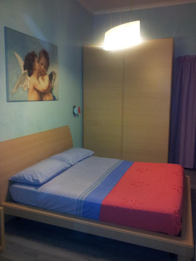 Bedroom 4, Thousand Colors, Napoli
