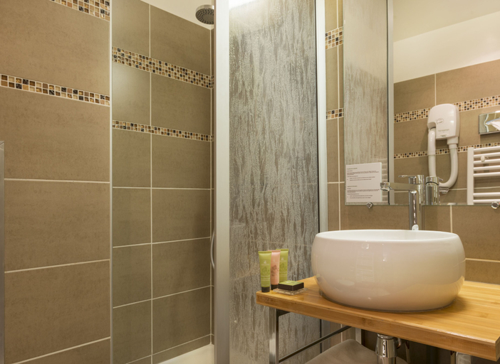 Bathroom 4, Hotel Volney Opera, Paris