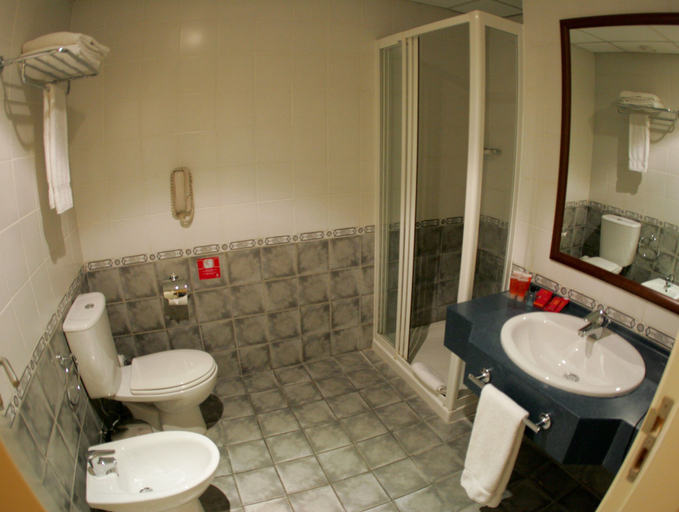 Bathroom 5, Markazia Suites, Beirut