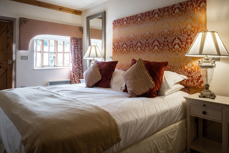 Bedroom 2, The Brace of Pheasants, Dorset