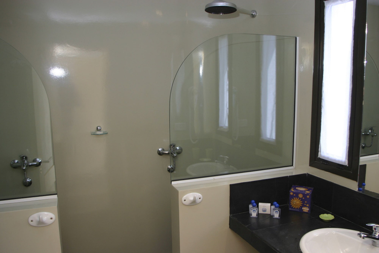 Bathroom 5, Posada de los Pajaros, n.a337
