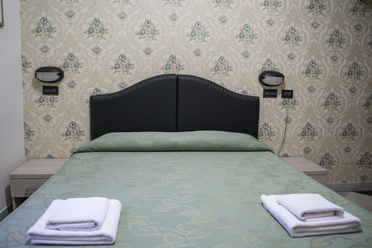 Bedroom 4, Hotel Ferrarese Roma, Roma