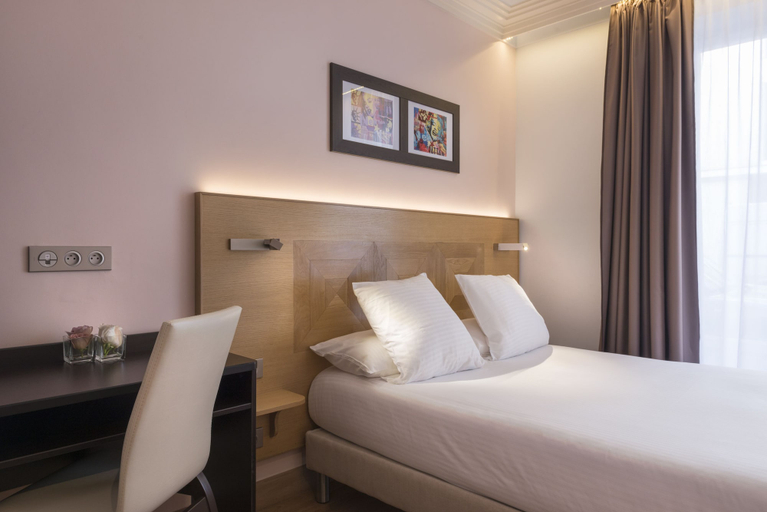 Bedroom 2, Hotel Eiffel XV, Paris