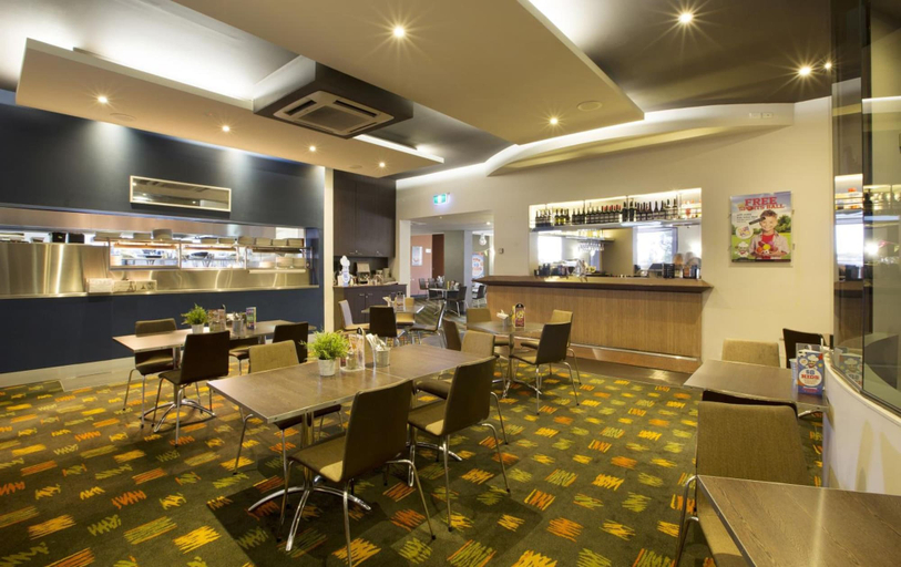 Food & Drinks 4, Nightcap at St Albans Hotel, Melbourne