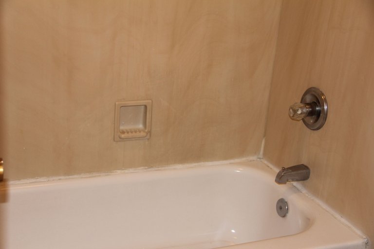 Bathroom 5, Sherman Inn, Grayson