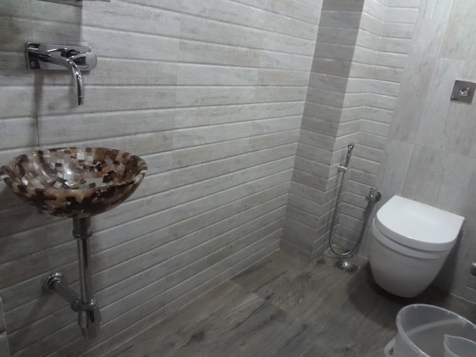 Bathroom 3, Hotel Sapna, Mumbai City
