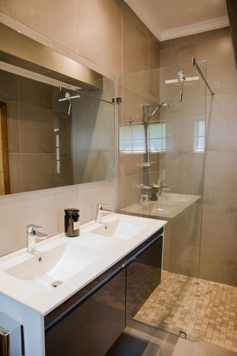 Bathroom 5, Beausoleil, Cape Winelands