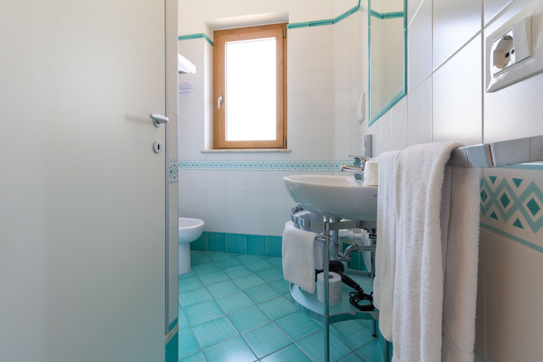 Bathroom 5, B&B Sperlonga, Latina