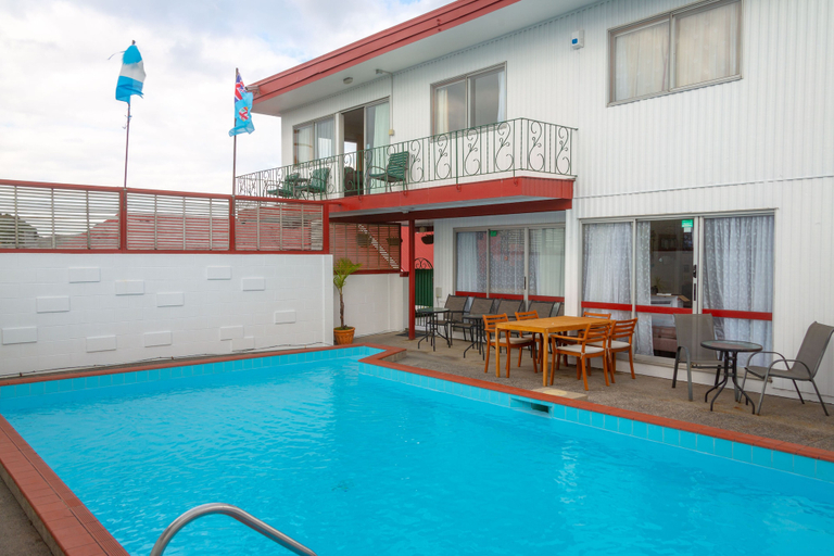Sport & Beauty 4, New Haven Motel, Waitakere