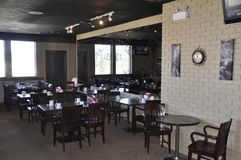 Food & Drinks 5, Twin Pine Inn & Suites, Division No. 14