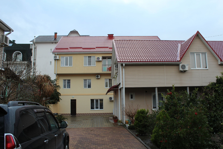 Exterior & Views