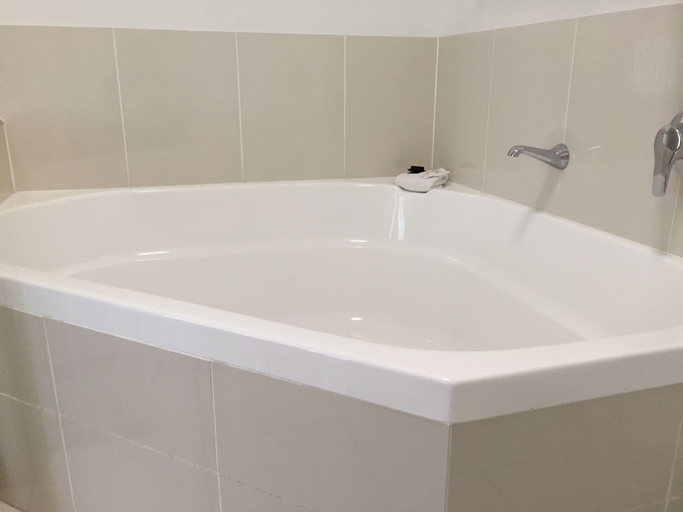 Bathroom 3, Alexandra Apartments, Bundaberg