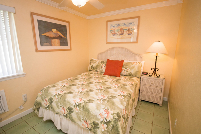 Bedroom 2, Tradewinds Beach Resort, Manatee