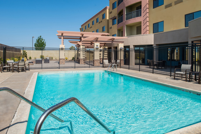 Sport & Beauty 5, Courtyard Marriott Victorville, San Bernardino