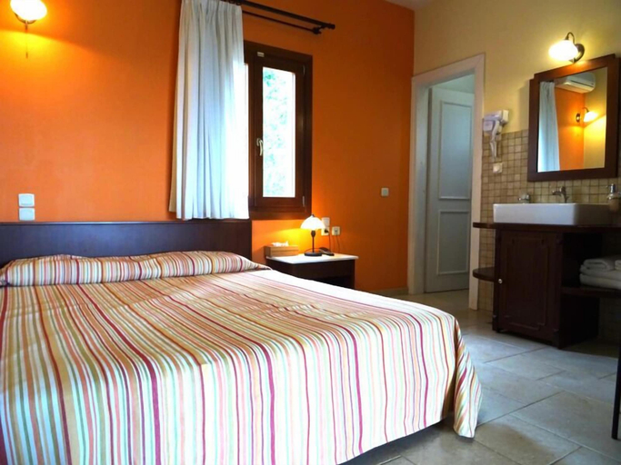 Bedroom 2, Katalagari Country Suites, Crete