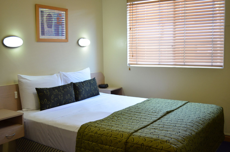 Bedroom 3, Airport Motel, Hamilton