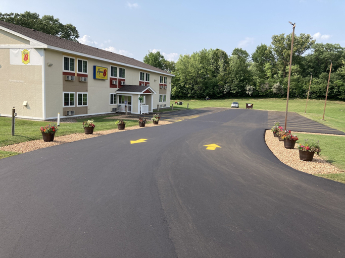 Exterior & Views 2, Super 8 by Wyndham Chisago City, Chisago