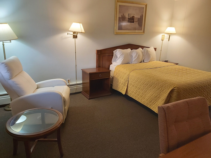 Bedroom 4, Travel Inn, Cochrane