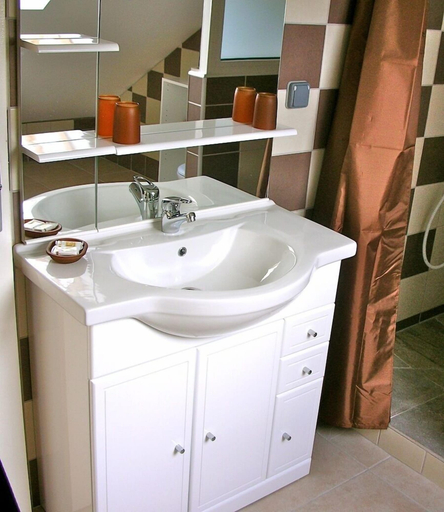 Bathroom 3, Hôtel Cap Sud, Saint-Pierre