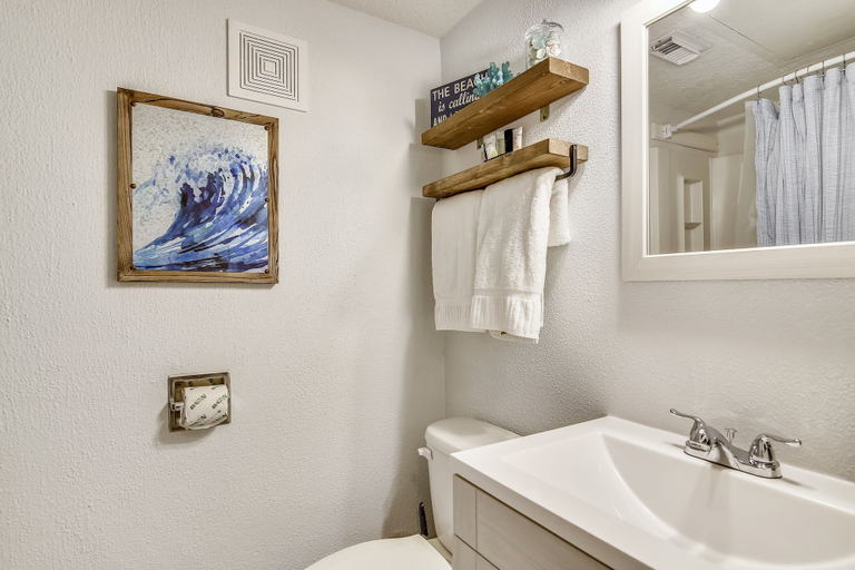 Bathroom, Victorian 7105-sand Dollar, Galveston