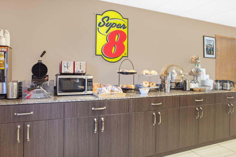 Food & Drinks 5, Super 8 by Wyndham Athabasca, Division No. 13