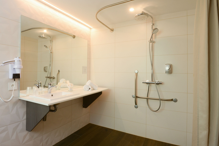 Bathroom 4, Arc-En-Ciel Colmar, Haut-Rhin