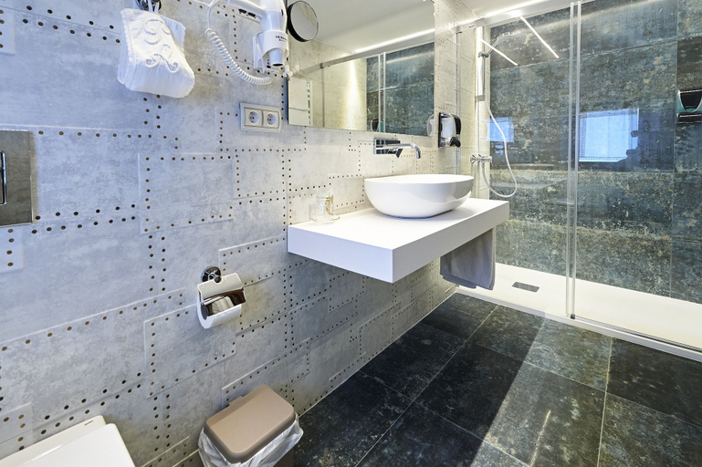 Bathroom 5, Posada Araceli, Cantabria