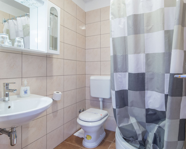 Bathroom 4, Bed & Breakfast Maki, Biograd na Moru
