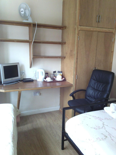 Others 4, Athena Guest House, Oxfordshire