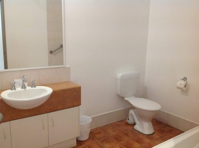 Bathroom 4, Mercure Bunbury Sanctuary Golf Resort, Dardanup