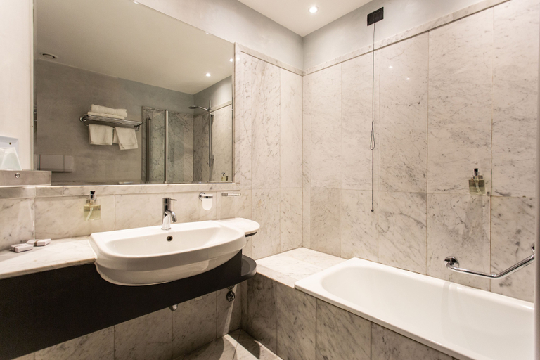 Bathroom 5, Kursaal Hotel, Rimini
