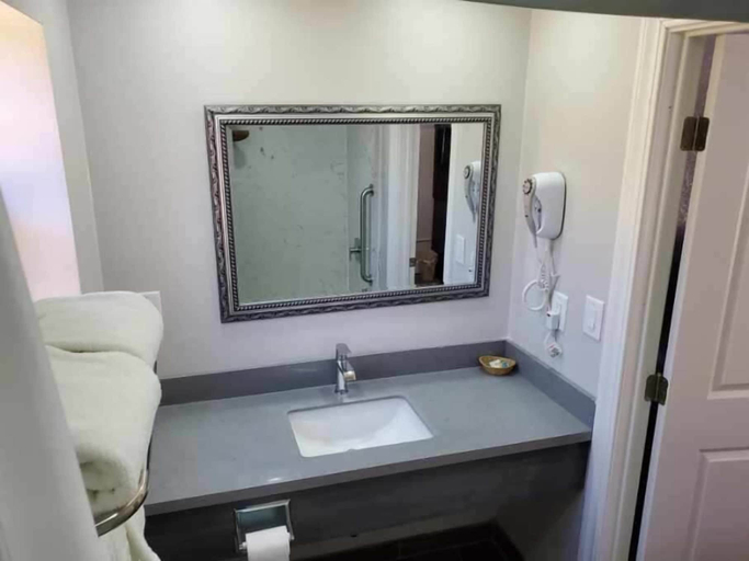 Bathroom 3, Best Way Inn, San Luis Obispo