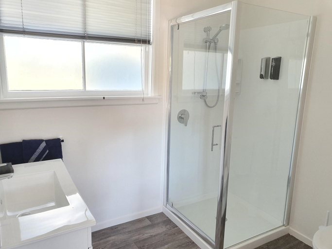 Bathroom 5, North South Holiday Park, Christchurch
