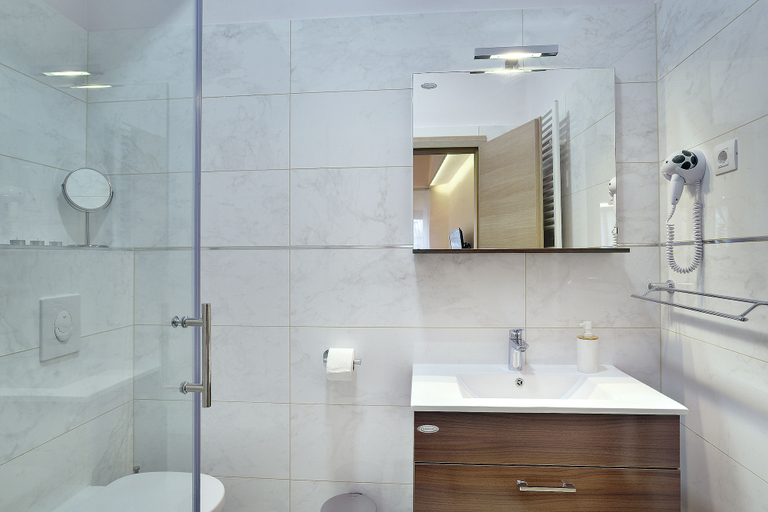 Bathroom 5, D&A Center Apartments, Pula