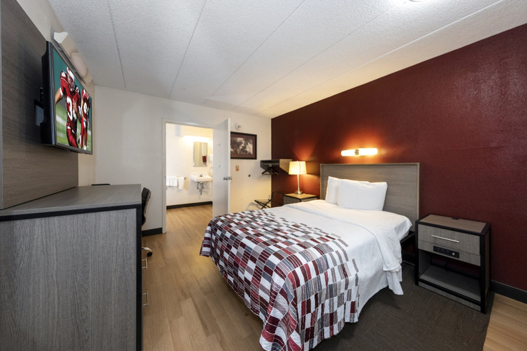 Bedroom 3, Red Roof Inn Edison, Middlesex