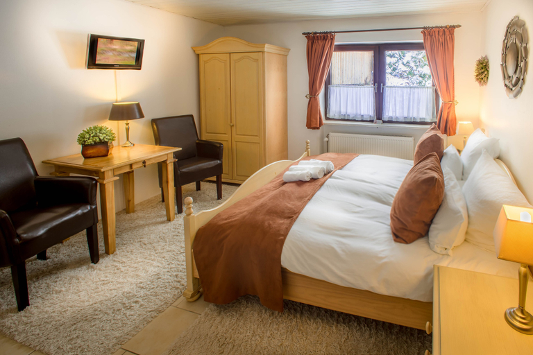 Bedroom 4, Haus Zeranka Hotel garni, Traunstein