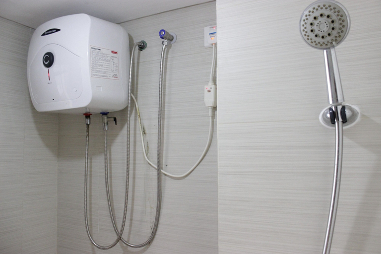 Bathroom 3, Spacious 2BR Gateway Pasteur Apartment, Bandung