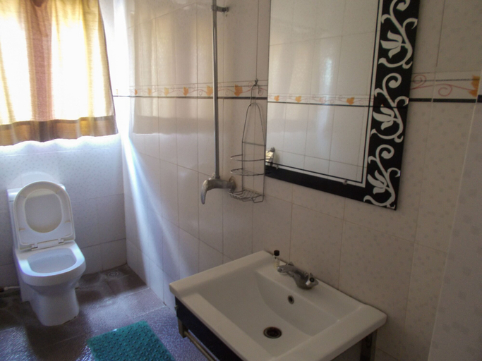 Bathroom 4, Acamms Lodge Roma, Lusaka