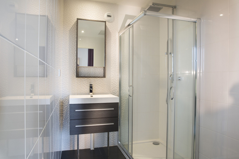 Bathroom 4, Executive Hotel Paris Gennevilliers, Hauts-de-Seine