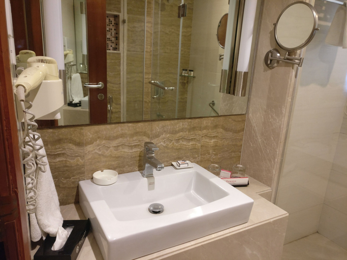 Bathroom 4, Ramada by Wyndham Ahmedabad, Ahmadabad
