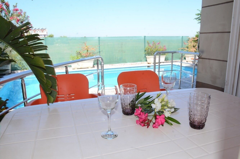 Others 5, Villa Bouzid, Serik