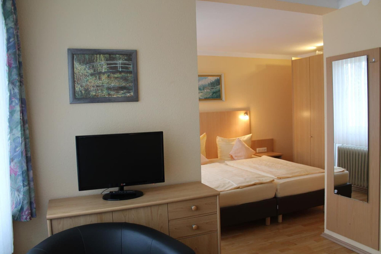 Bedroom 3, Hotel Brigitte, Breisgau-Hochschwarzwald
