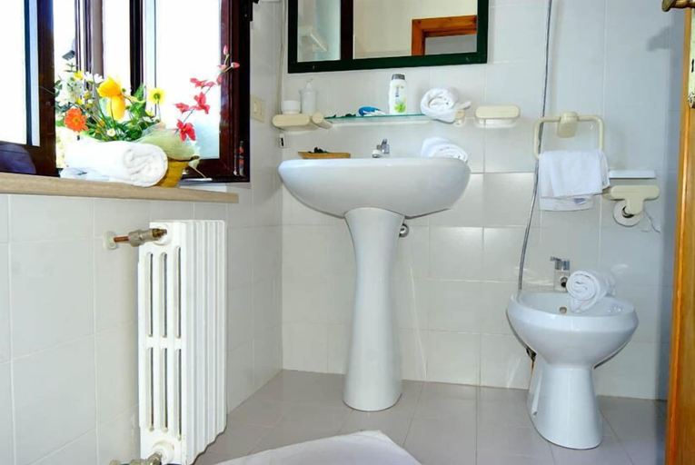 Bathroom 4, Enis Monte Maccione, Nuoro
