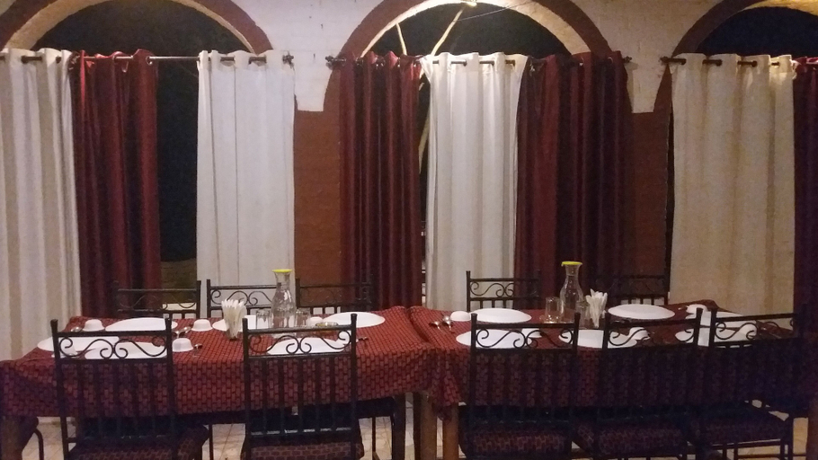 Food & Drinks, Taal Tiger Retreat, Mandla